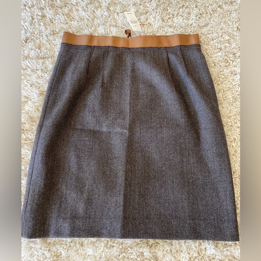 Loft skirt size 6 NWT
